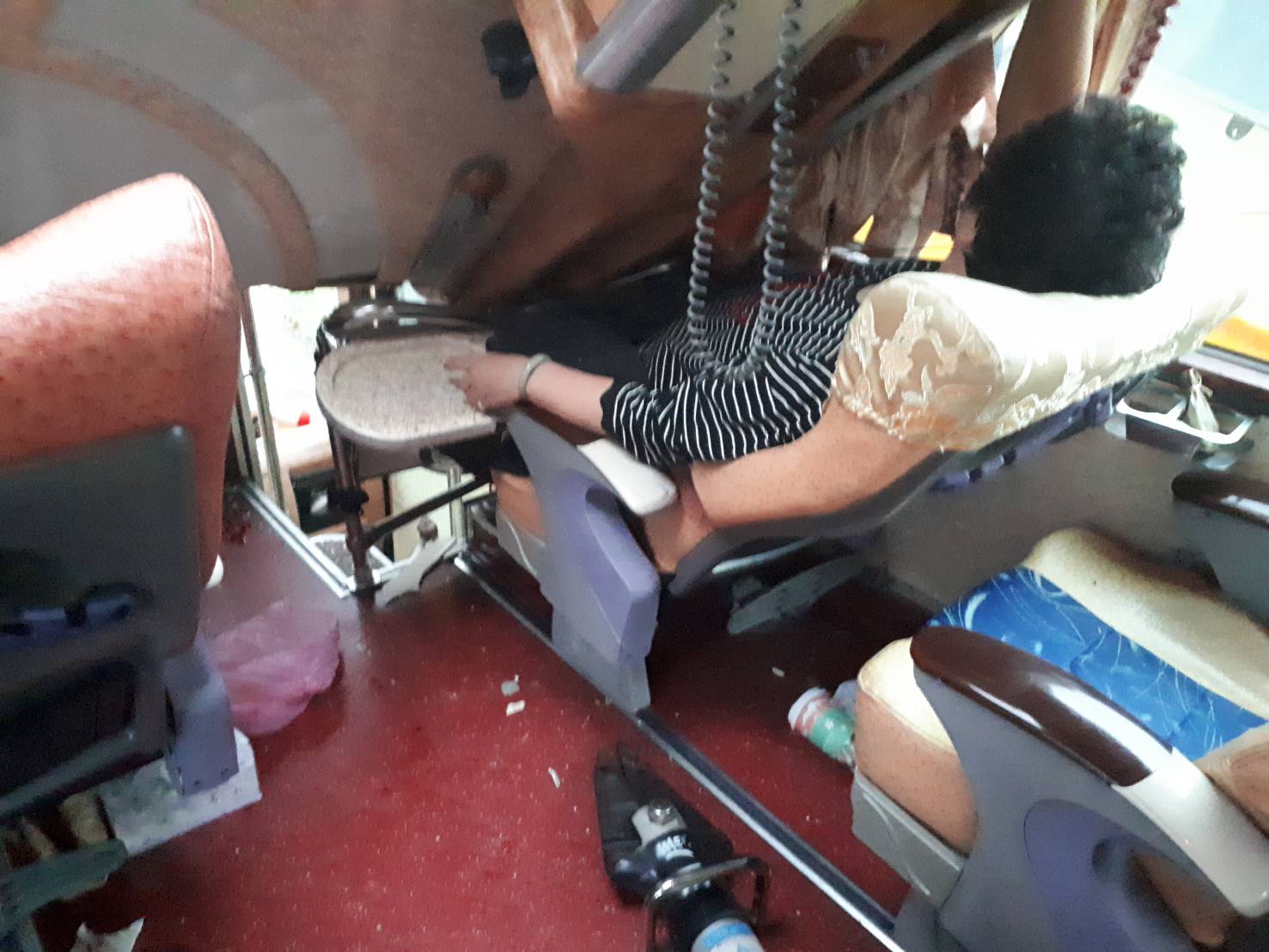 羅東運動公園旁防汛道路車禍意外 遊覽車撞及限高警示鋼架二人傷