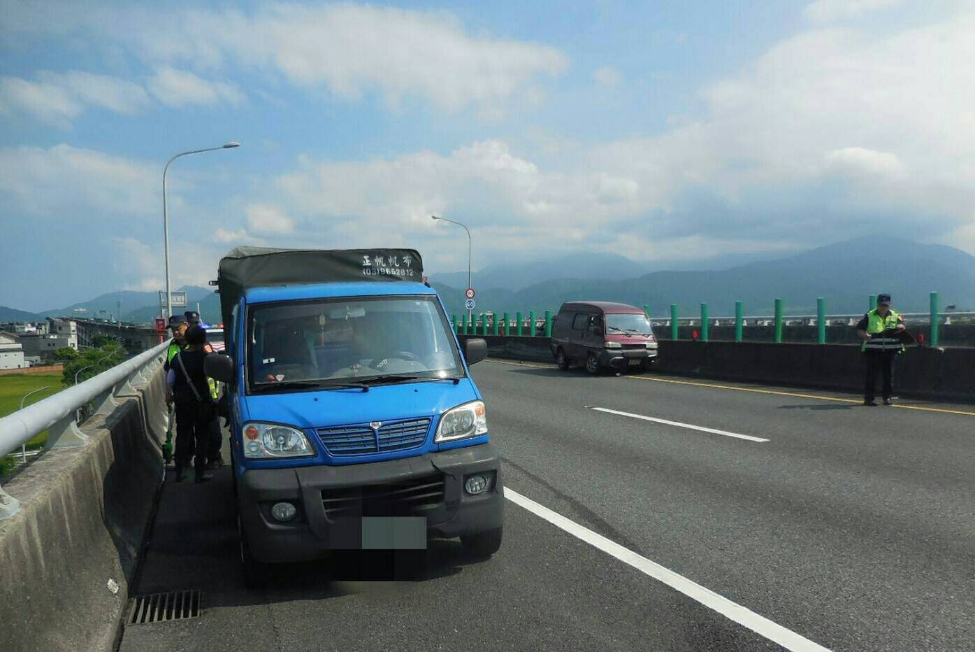 國道五號汽車追撞 驚悚一瞬間