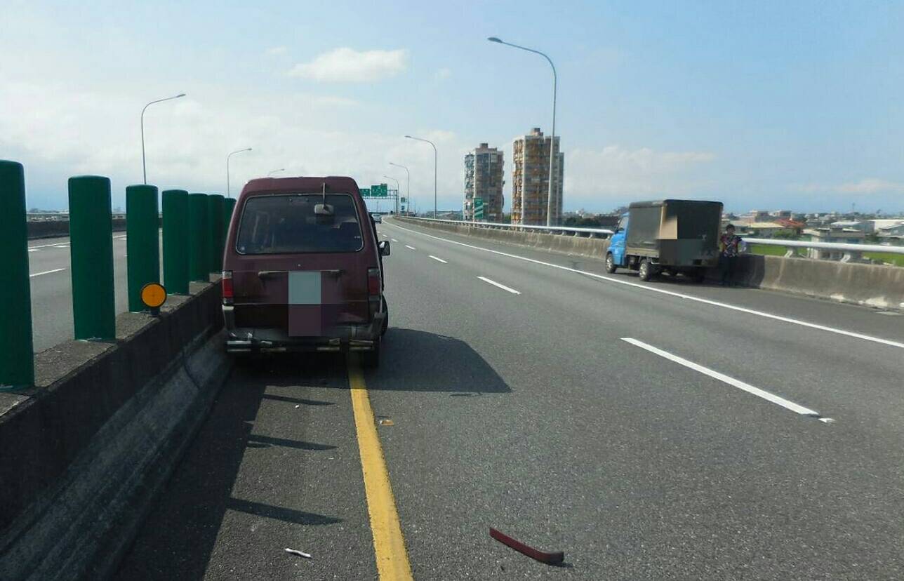 國道五號汽車追撞 驚悚一瞬間