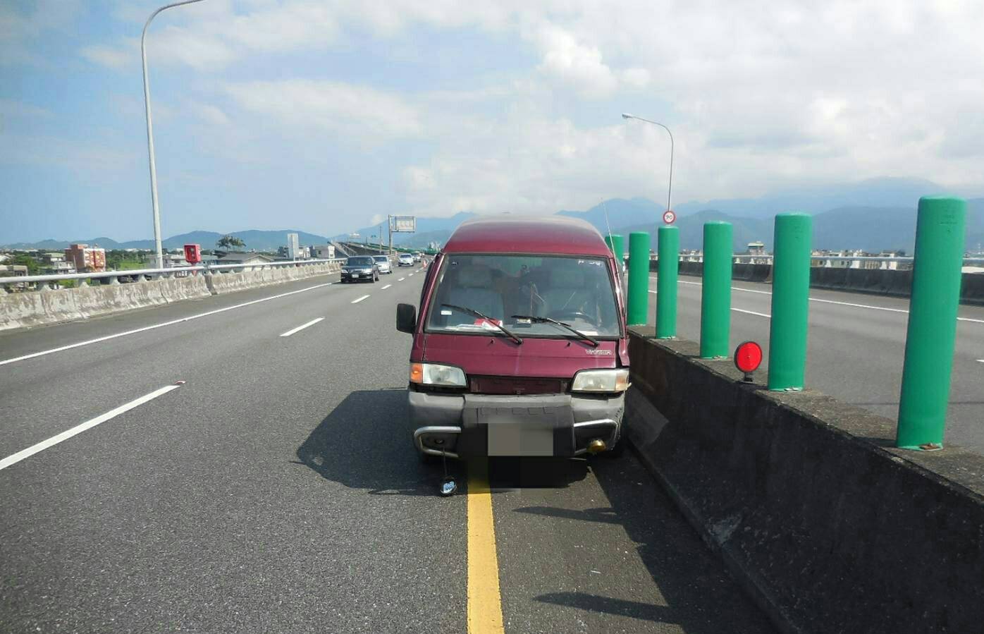 國道五號汽車追撞 驚悚一瞬間