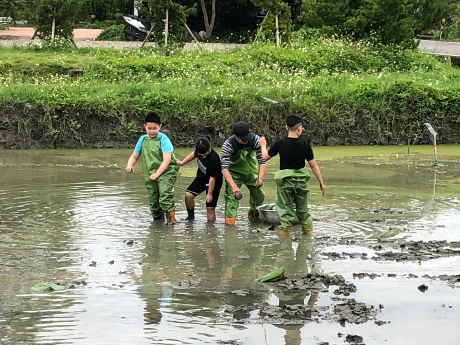 青蛙裝下田種荷趣  冬山河四季農遊結合觀光休閒產業