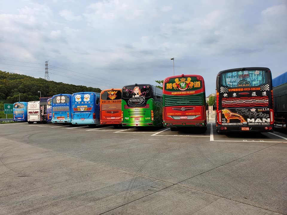 連25天本土O確診 25輛遊覽車空車環島訴求旅遊安全