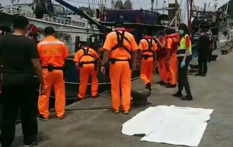 南方澳漁港驚傳老婦落海事件 警消已將大體撈起