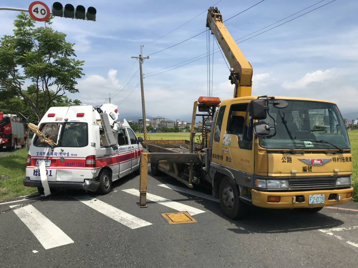 救人反被救 壯圍救護車與自小客互撞3人受傷