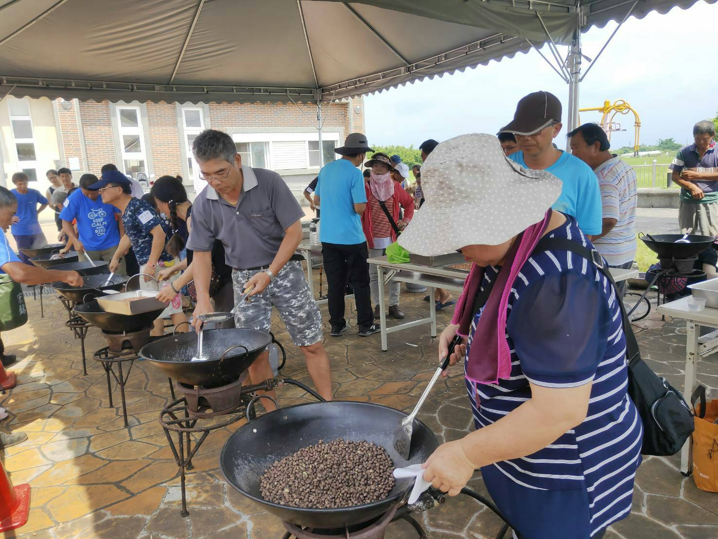 五結鄉「土豆節」趣味賽笑聲連連 親子夾土豆孩子哇哇叫