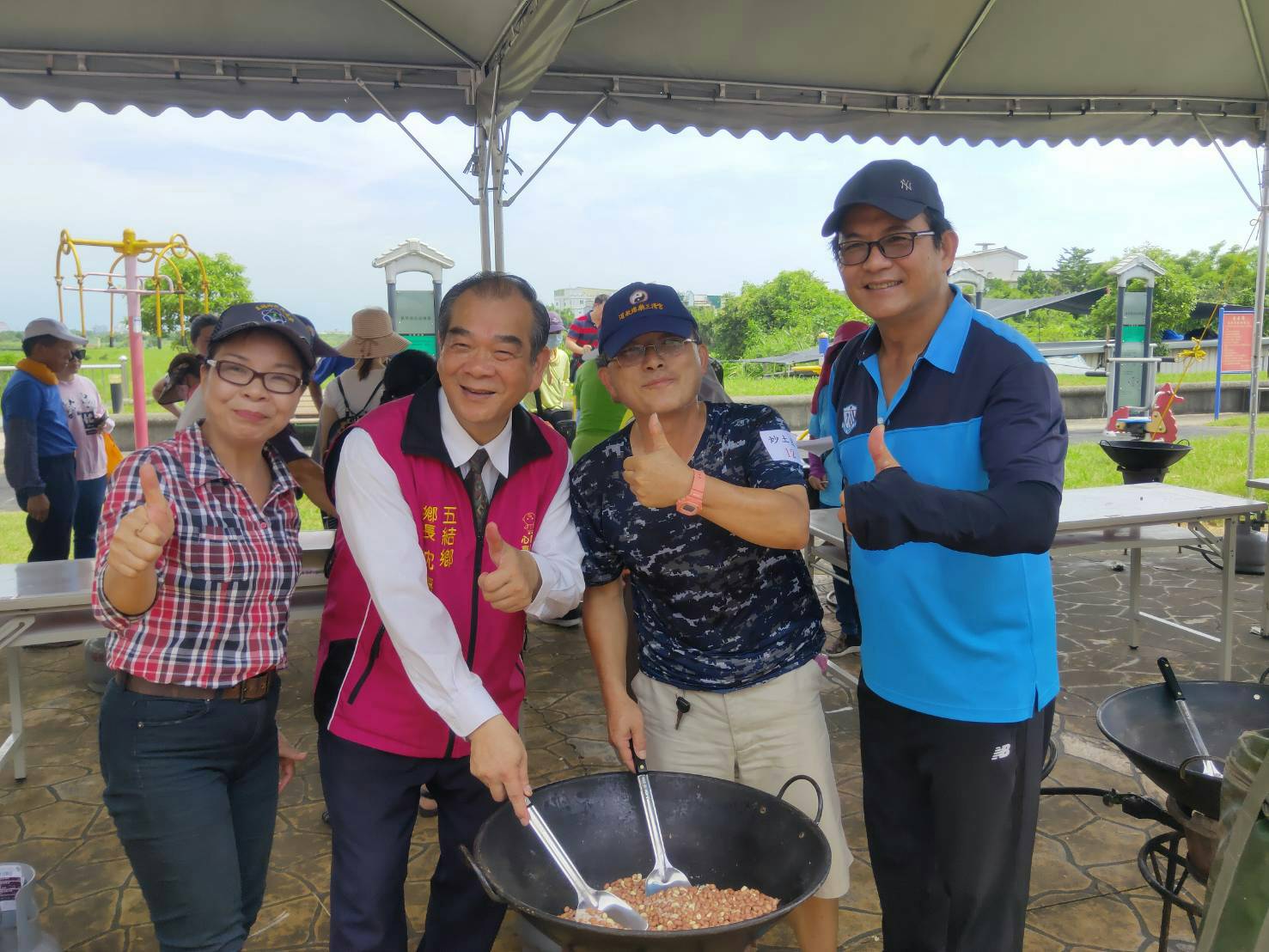 五結鄉「土豆節」趣味賽笑聲連連 親子夾土豆孩子哇哇叫