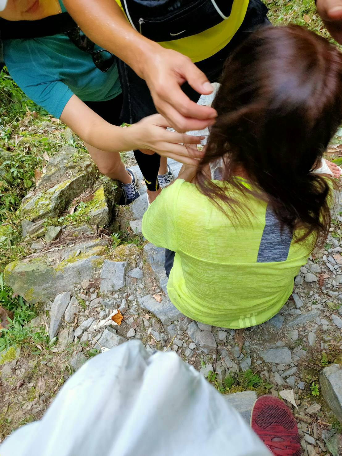 新寮瀑布步道落石砸傷人  林管處籲請遊客暫勿前往