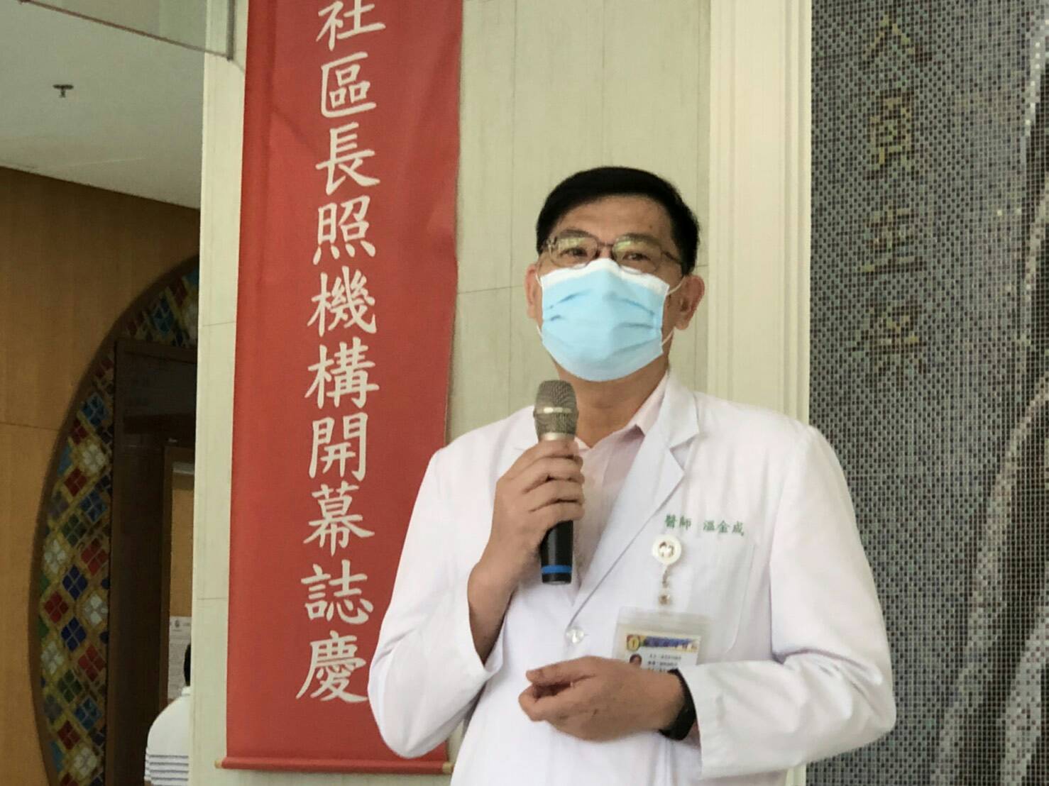 視障不是社會負擔 按摩師感念醫䕶辛勞 免費按摩舒壓