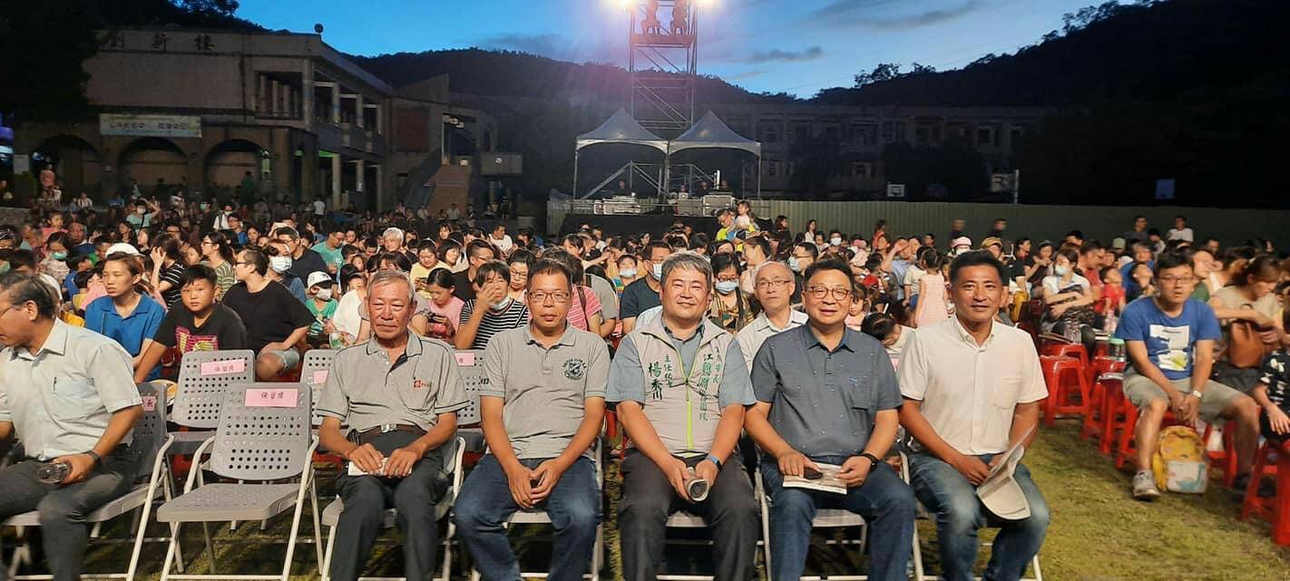 紙風車果然吸睛 兒童歌舞劇蘇澳國小活力登場