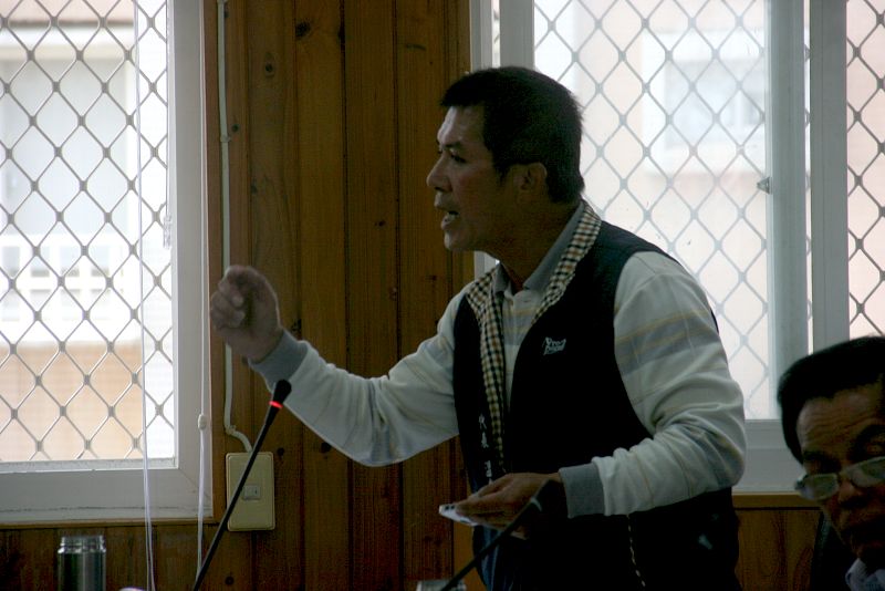 針對垃圾掩埋場可疑弊端溫慶華在代表會中提出猛烈質詢