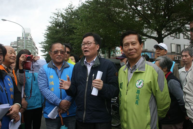 代理縣長陳金德向在場民意代表及鄉親表示樂觀其成