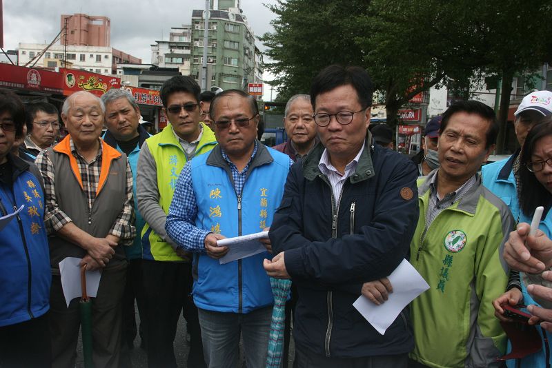 陳金德代理縣長聽取簡報