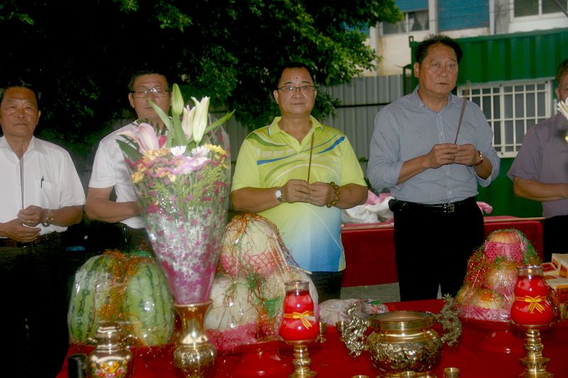 鄉長謝燦輝擔任主祭