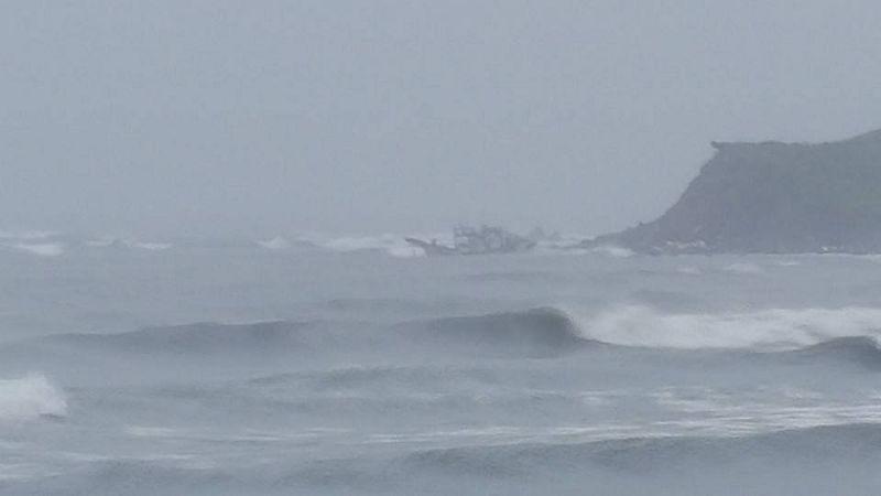 海面風浪甚大搶救漁船工作受阻