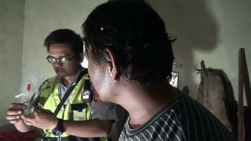 蘇澳警方在劉，王嫌犯居住工寮中起出毒品及吸食用具。