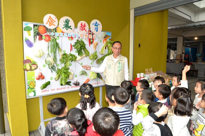 三星鄉長黃錫墉客串食農教育指導員