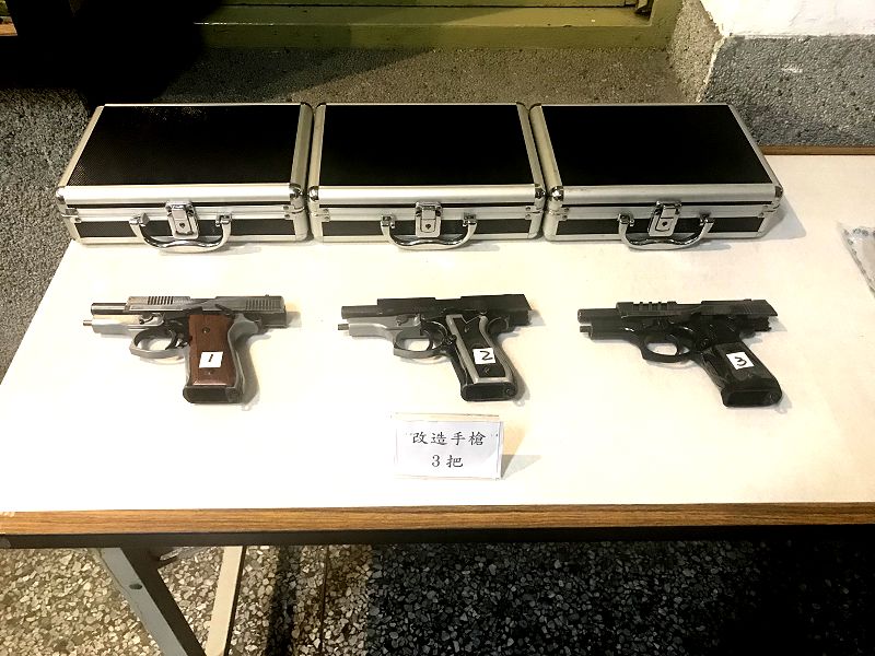 陳姓嫌犯擁槍自重