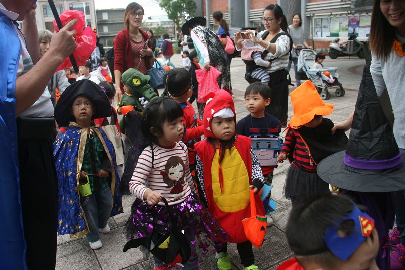冬山鄉立幼兒園打扮各種型態小鬼