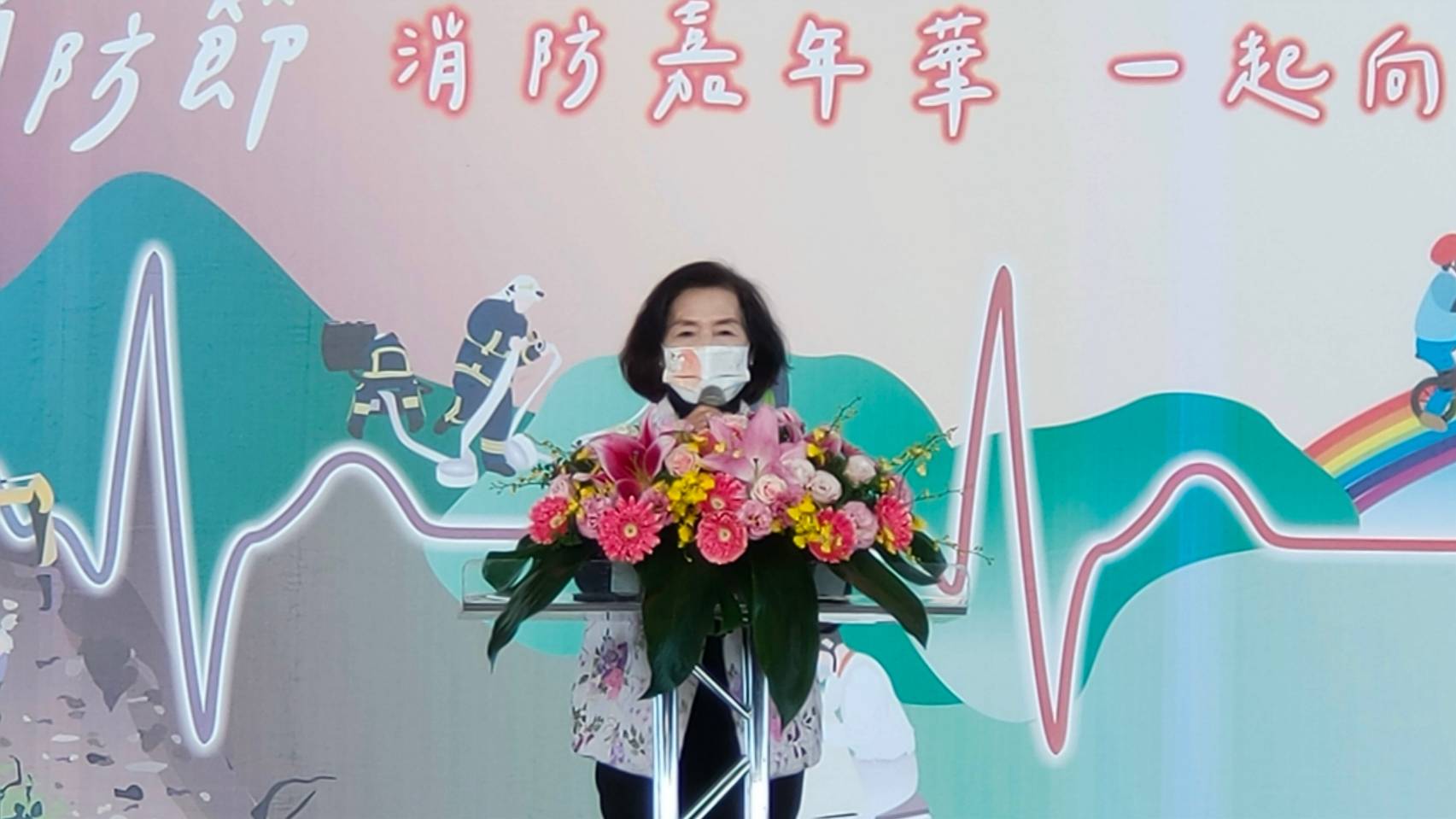 【記者李寶琴/羅東報導】 宜蘭縣府消防局今( 14)日在羅東文化工場，舉辦「112年度119消防節」防火宣導活動，由於各式防火消防裝備齊全，配合現場訓練精實的消防人員垂降及上攀等高難度表演，還有宣導攤位提供各式各樣新鮮好奇競賽活動，吸引眾多大小朋友參與，紛紛拍手大聲叫好!