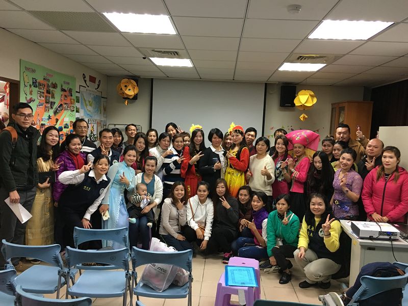 移民署宜蘭服務舉辦多元民族服飾展吸引眾多新住民姊妹攜眷參觀