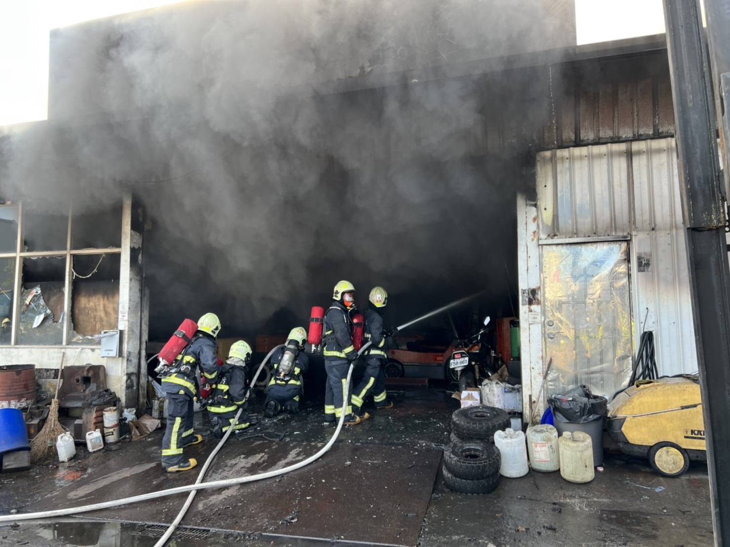 冬山路二段某機械廠火警