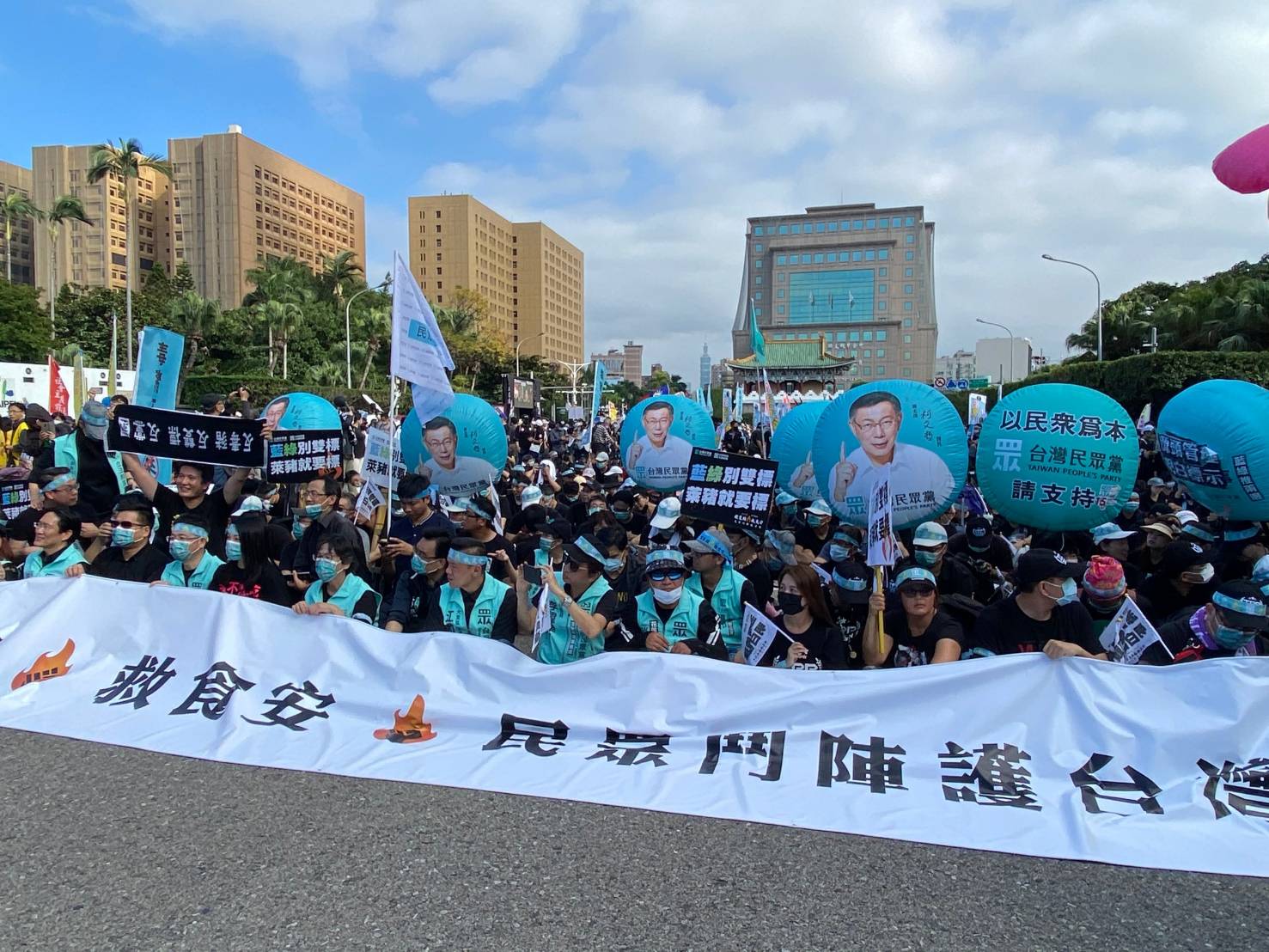 民眾黨率宜蘭民眾北上反萊豬