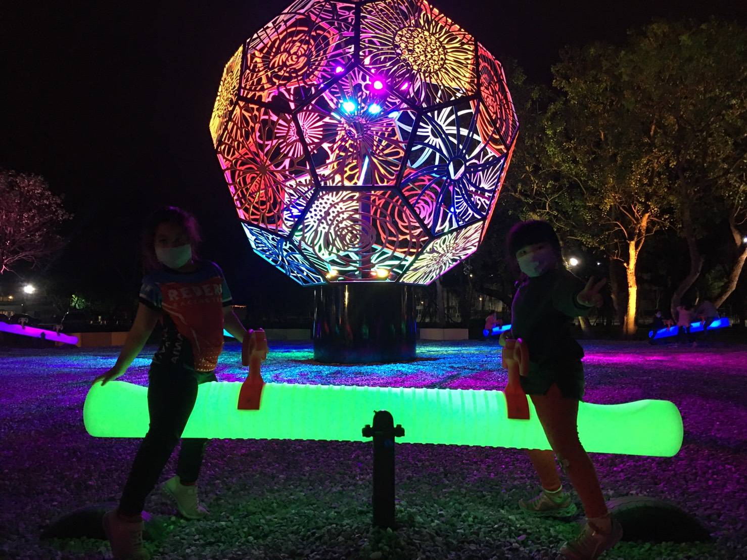 中興文創意園區夜間燈景