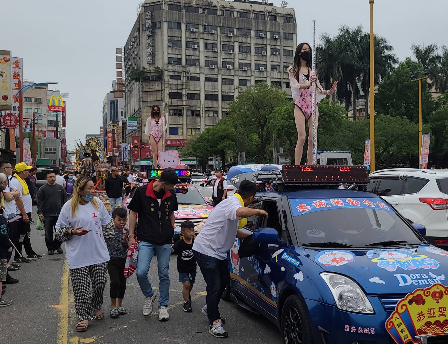 羅東慶祝帝爺生大遶境