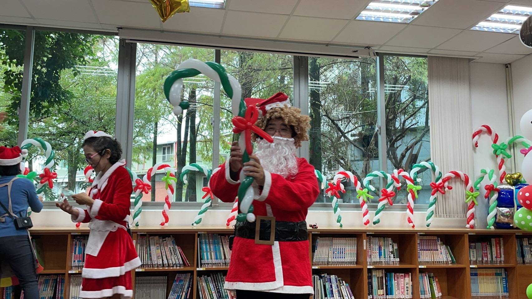 羅東圖書館辦聖誕裝扮走秀