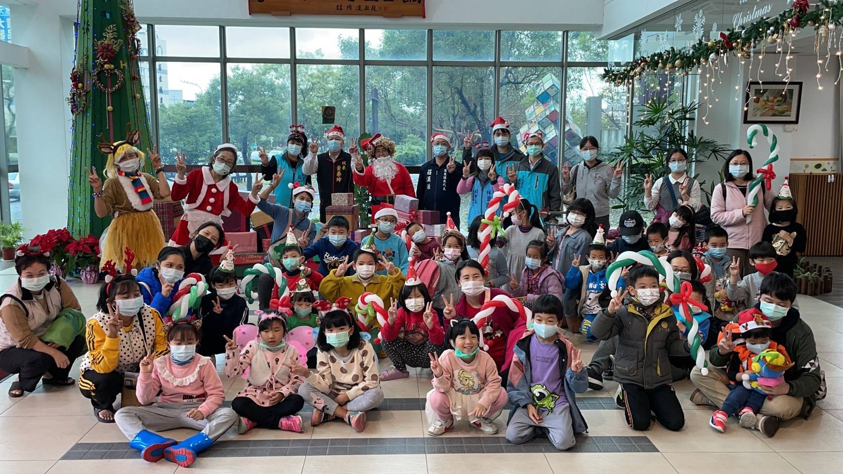 羅東圖書館辦聖誕裝扮走秀