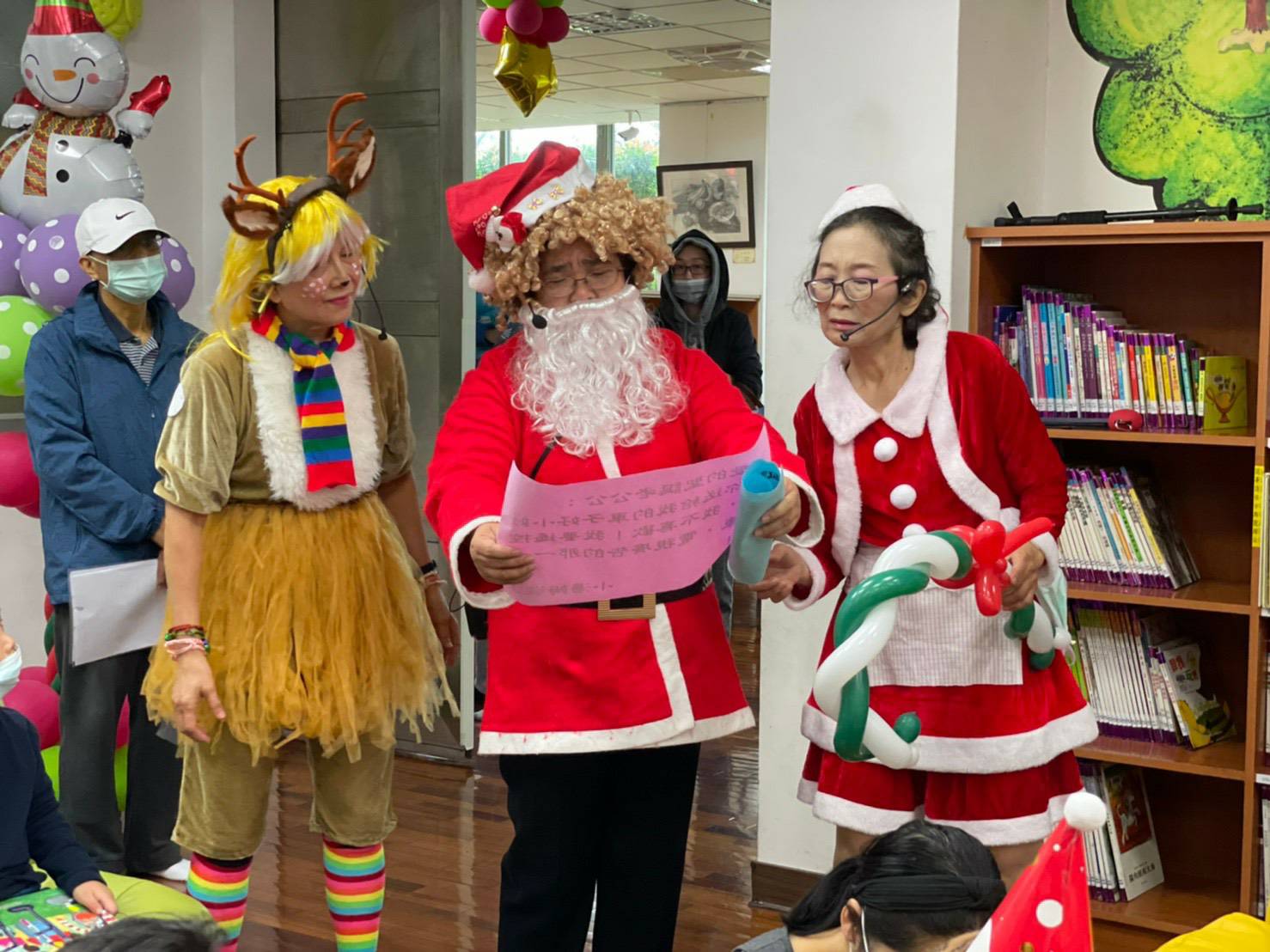 羅東圖書館辦聖誕裝扮走秀