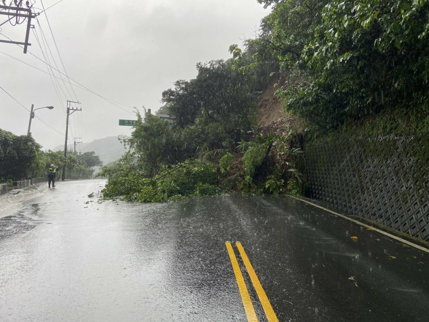 蘇花公路不堪豪雨肆虐