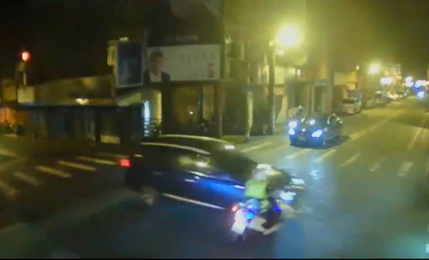 暖警開道協助民眾送醫