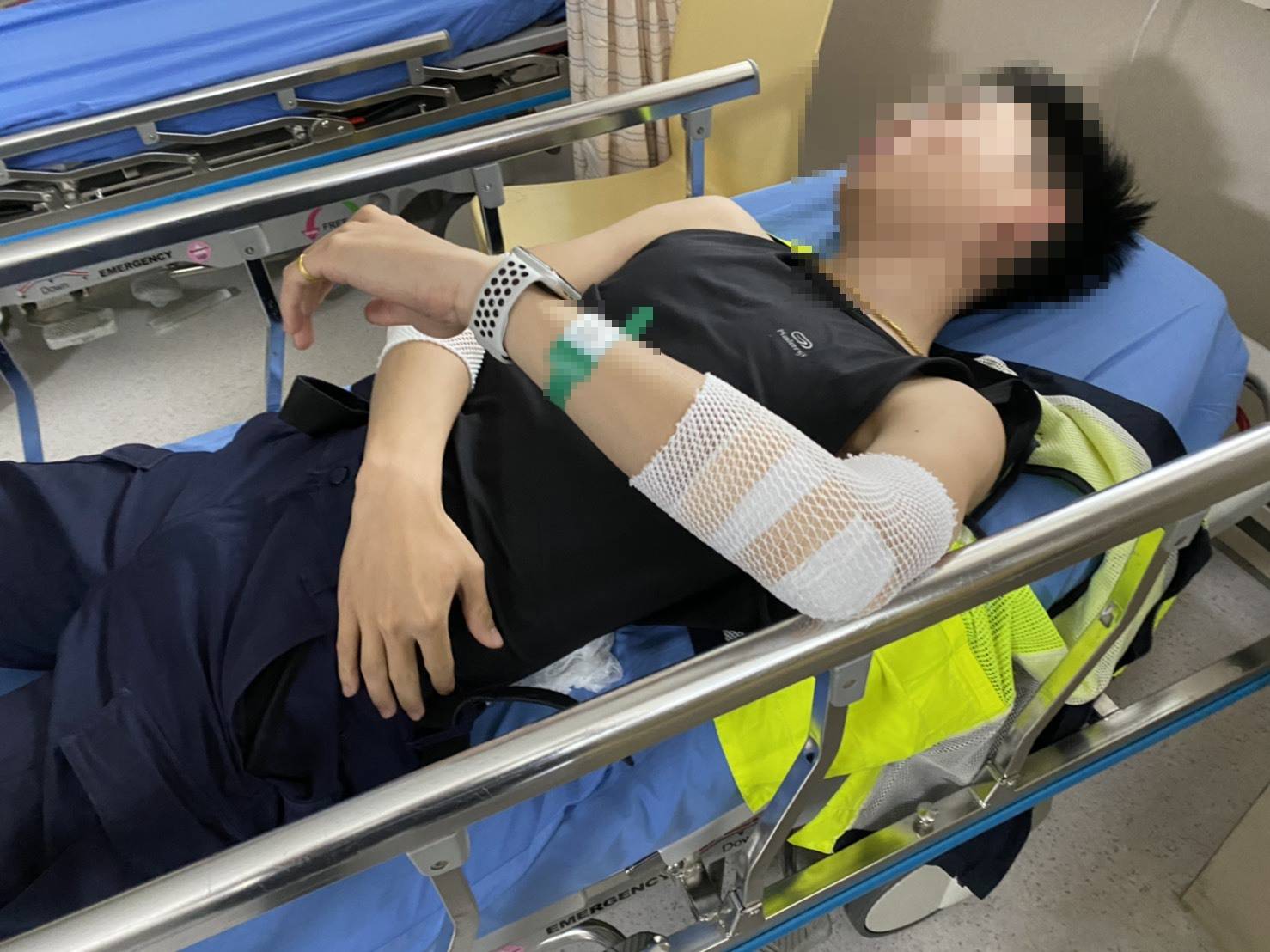 暖警開道協助民眾送醫