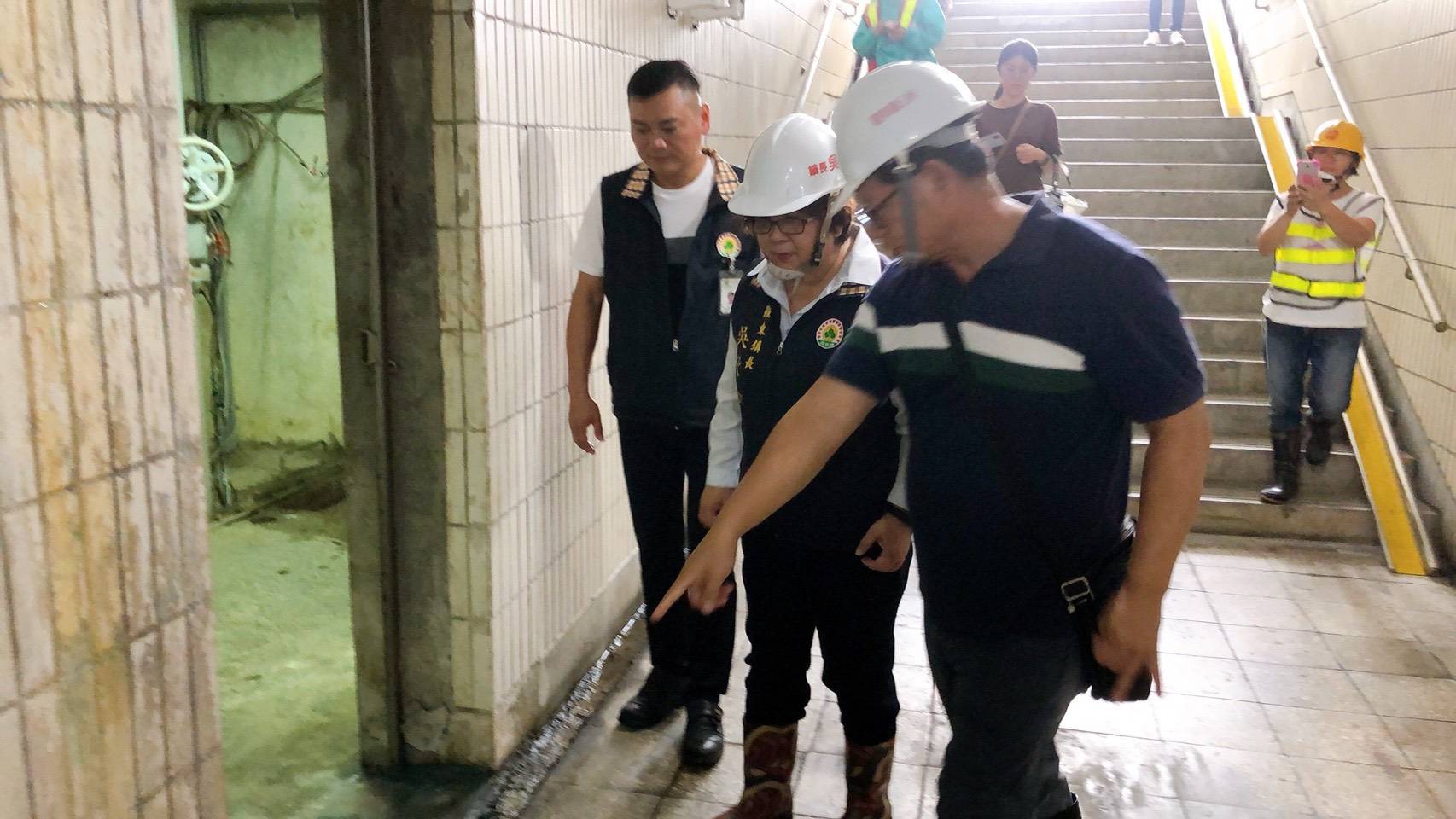 吳秋齡鎮長視察二地下道水位預警系統