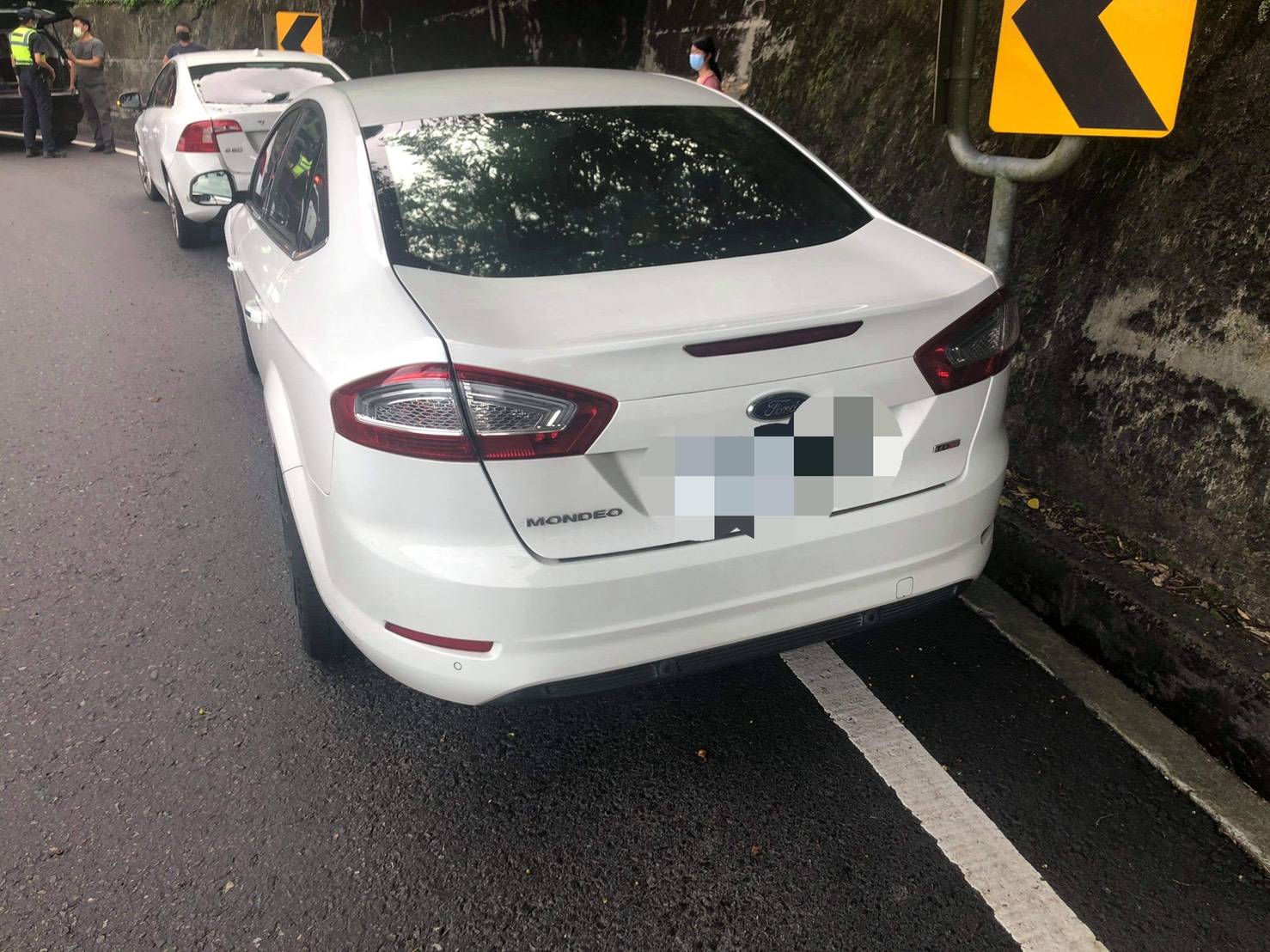 蘇花公路落石砸2車