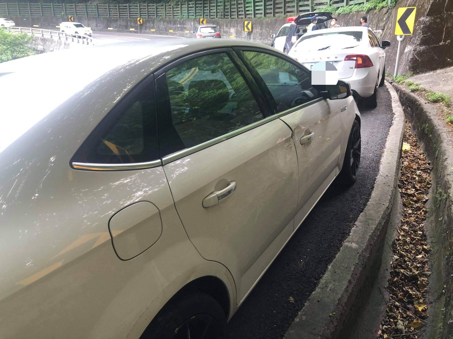 蘇花公路落石砸2車