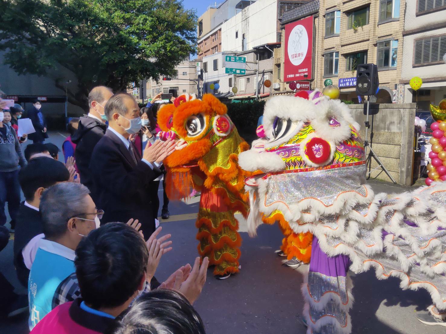 五結鄉辦名家揮毫送春聯