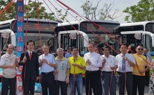 縣內進駐低地板公車。（記者邱淑珍攝影檔案照片）