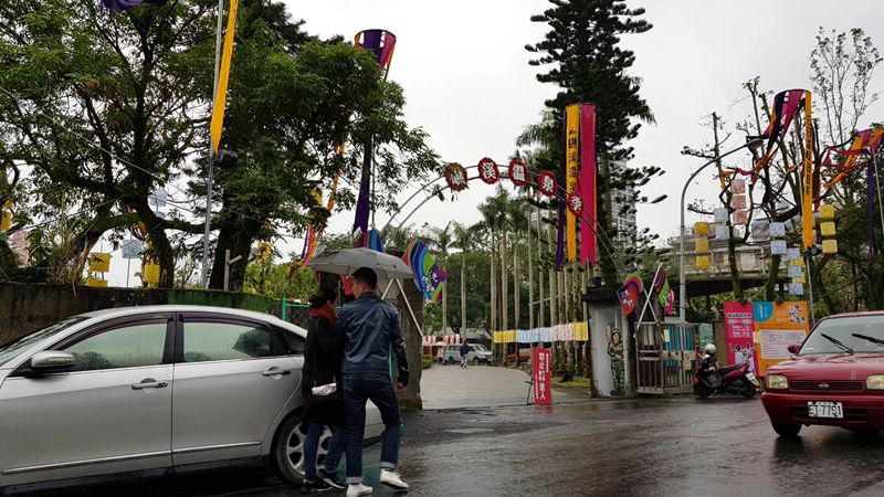 旗幟招牌的圖像被吳宏謀議員批評笑死人