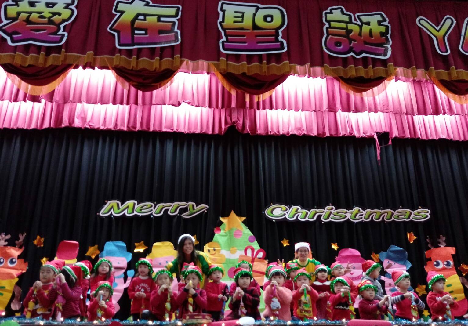 中C班小朋友表演小紳士小淑女