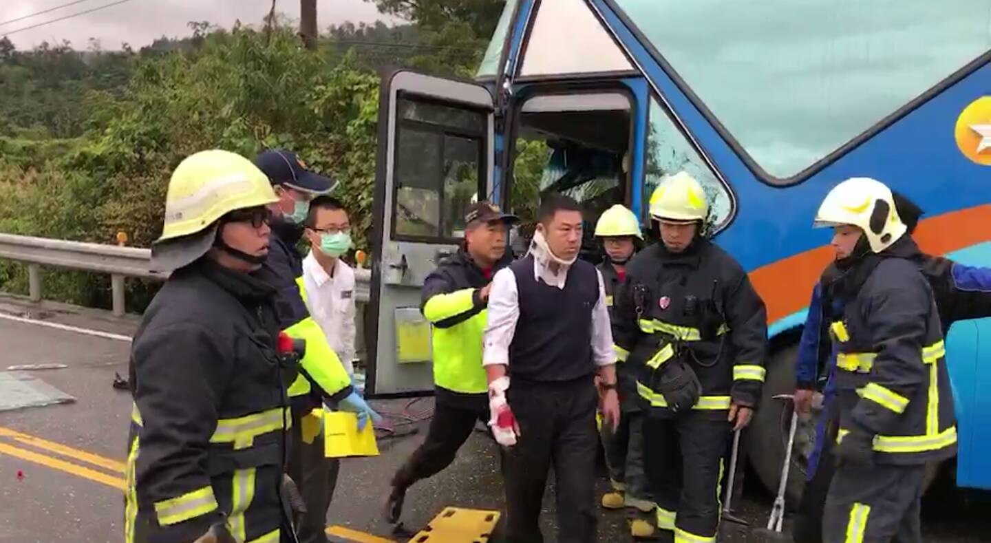 小貨車與首都客車對撞案影帶曝光 驚悚一瞬間
