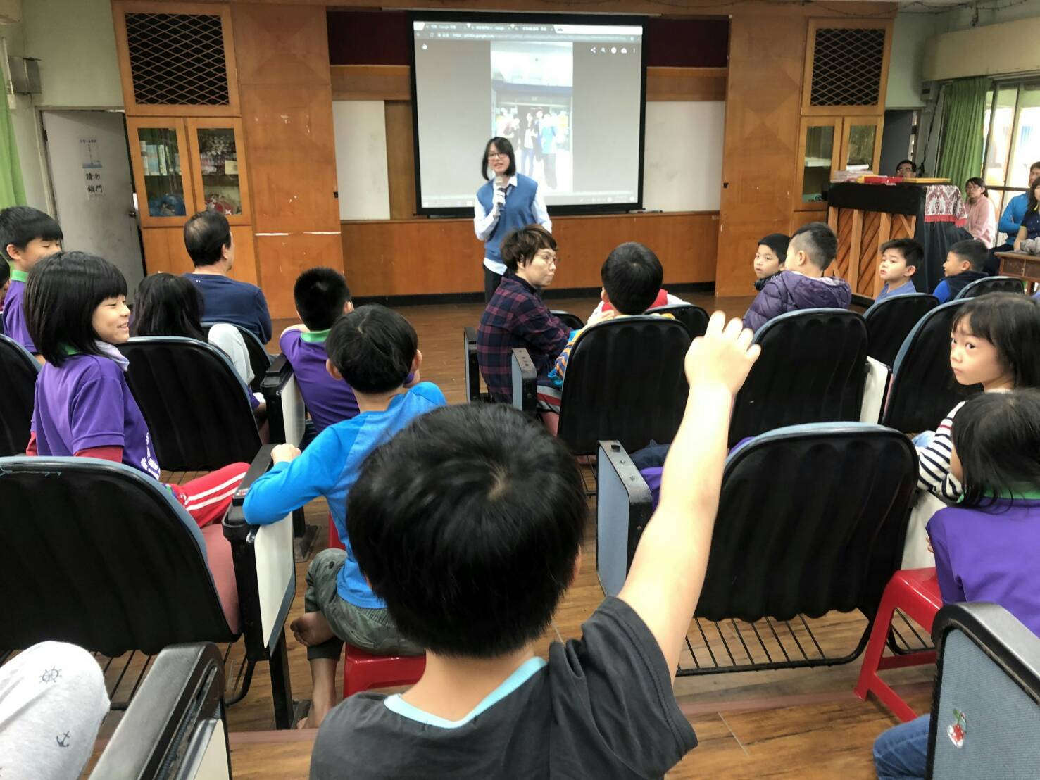 清水小校廖宸育同學，於日前在岳明國小朝會上分享-實驗教育自學團體心得