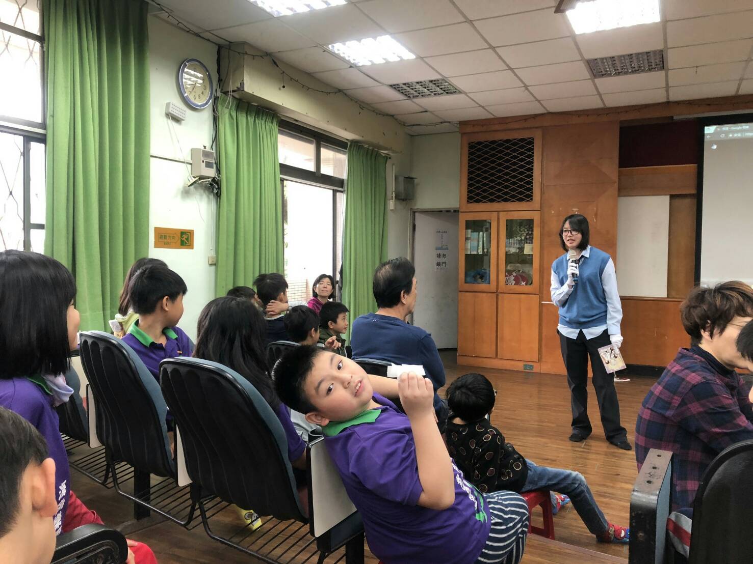 清水小校廖宸育同學，於日前在岳明國小朝會上分享-實驗教育自學團體心得