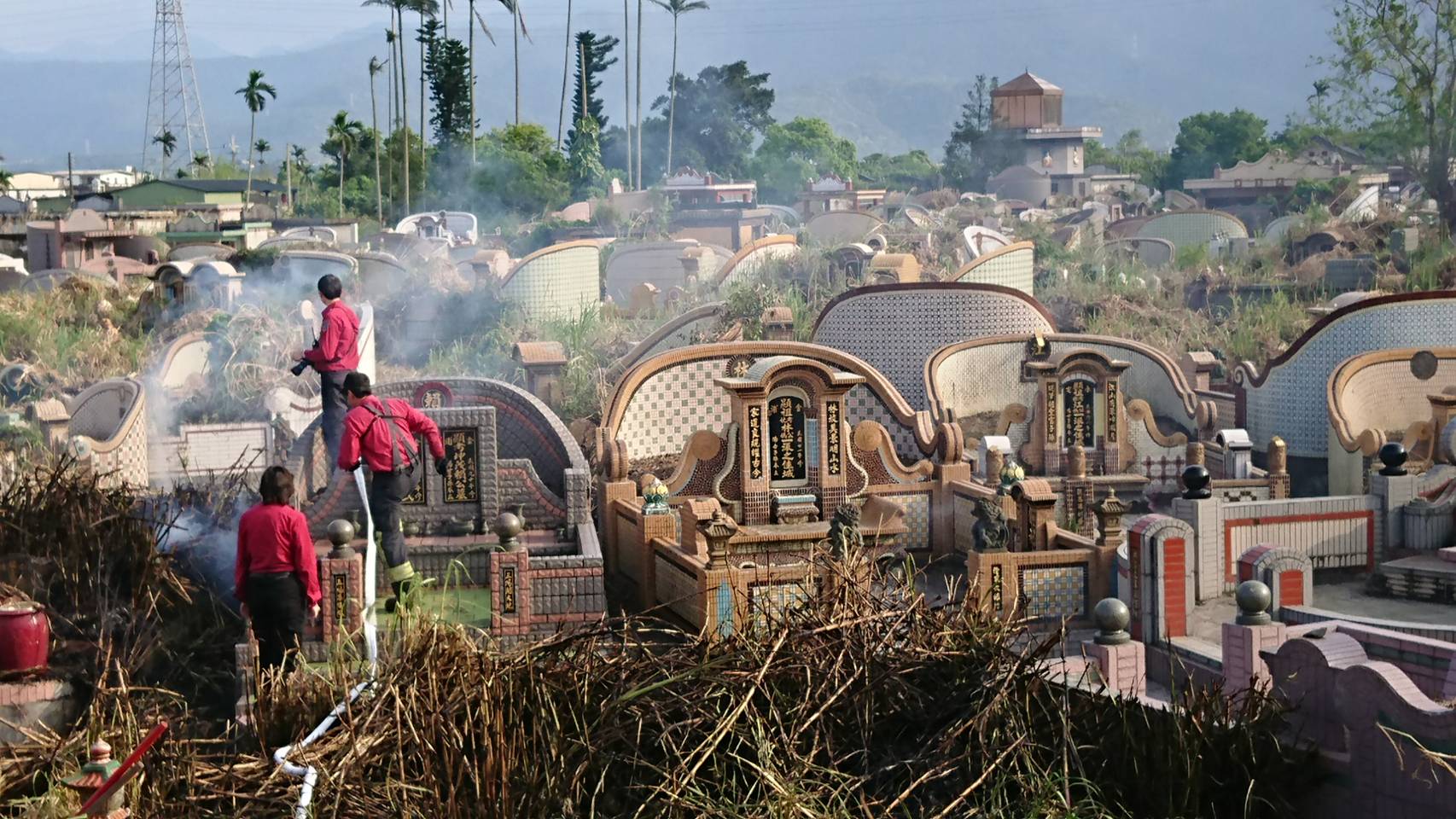 冬山鄉下火災燒死人? 原來是鹿埔公墓著火!