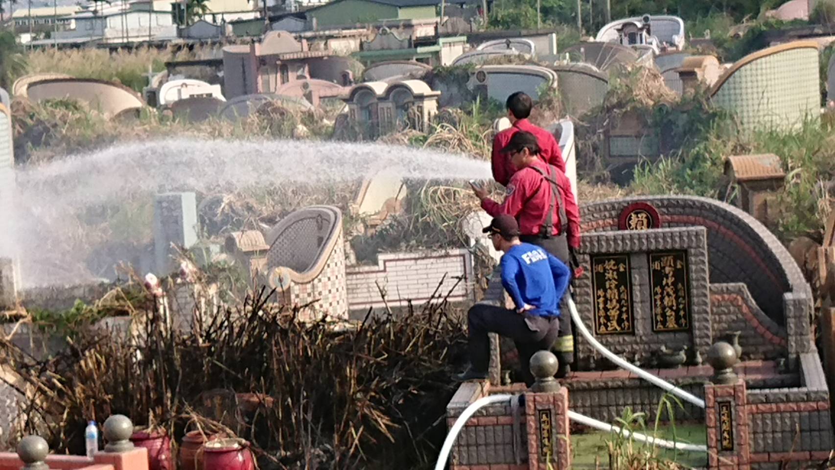 冬山鄉下火災燒死人? 原來是鹿埔公墓著火!