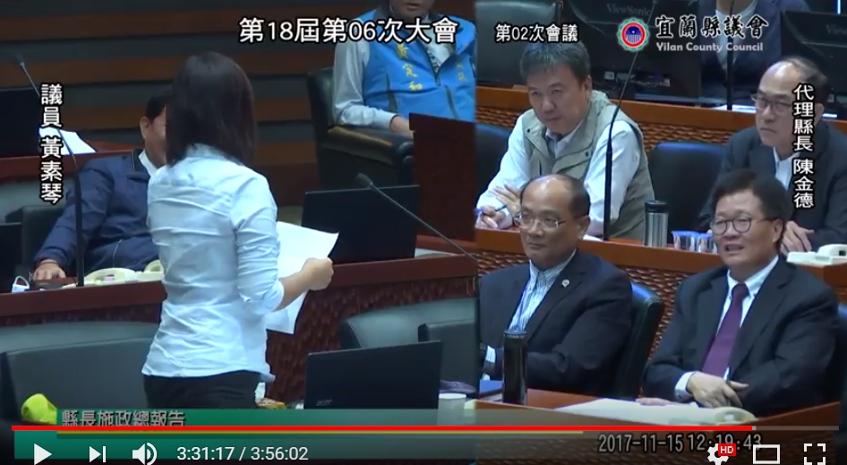 黃素琴發言時間到了，轉身尋求其議員同仁，讓她多說一分鐘。