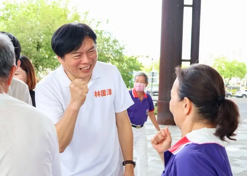 林國漳羅東晨運行程人氣旺!阿嬤叮嚀「多吃點才有體力拚」~端銀髮政策顧長輩