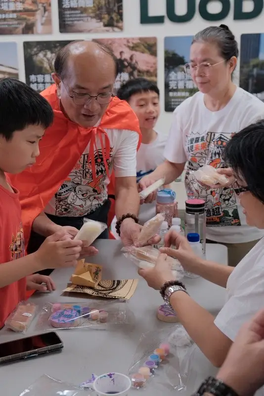 林國漳、黃適超原木彩繪談文化傳承～攜手端親子托育、文化保存政見