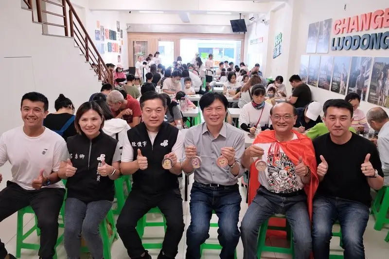 林國漳、黃適超原木彩繪談文化傳承～攜手端親子托育、文化保存政見